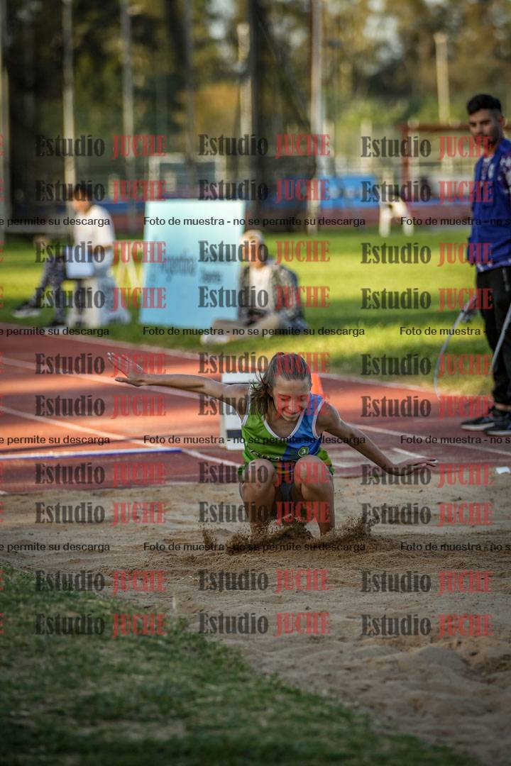 Fotos del salto en largo de mujeres