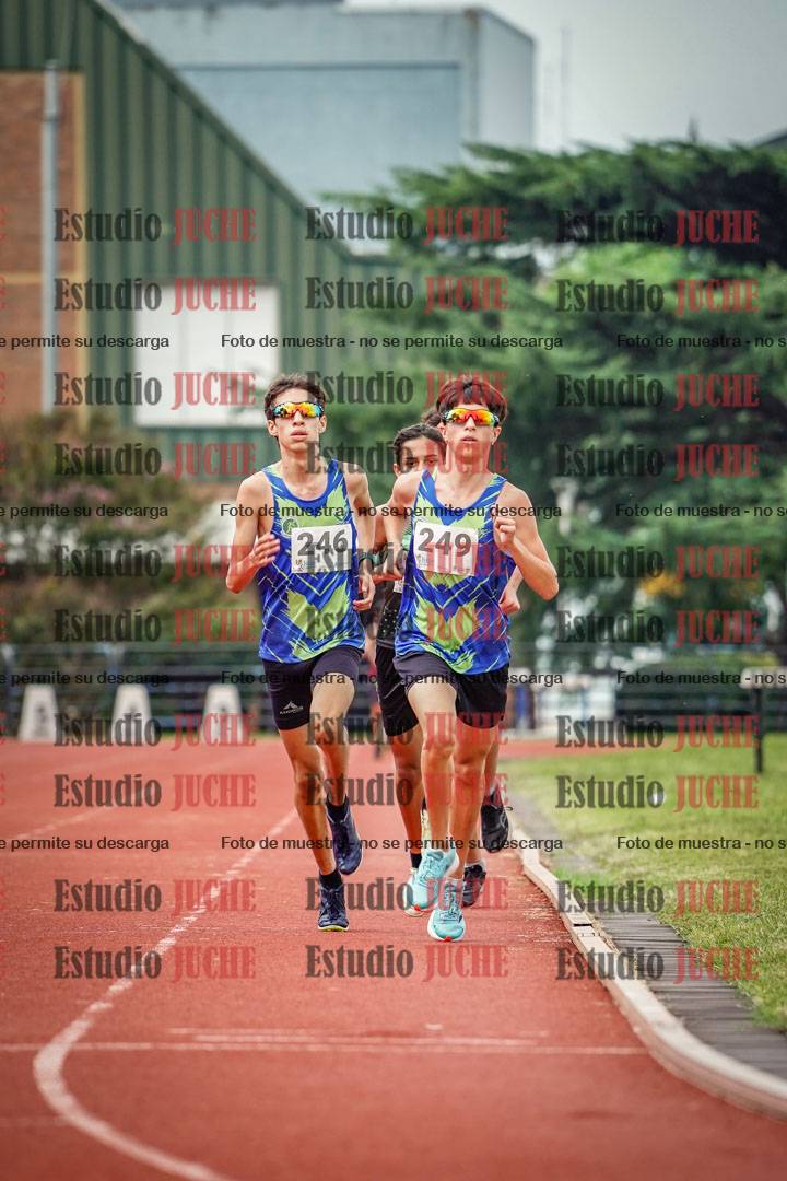 Fotos de los 2400 m de varones