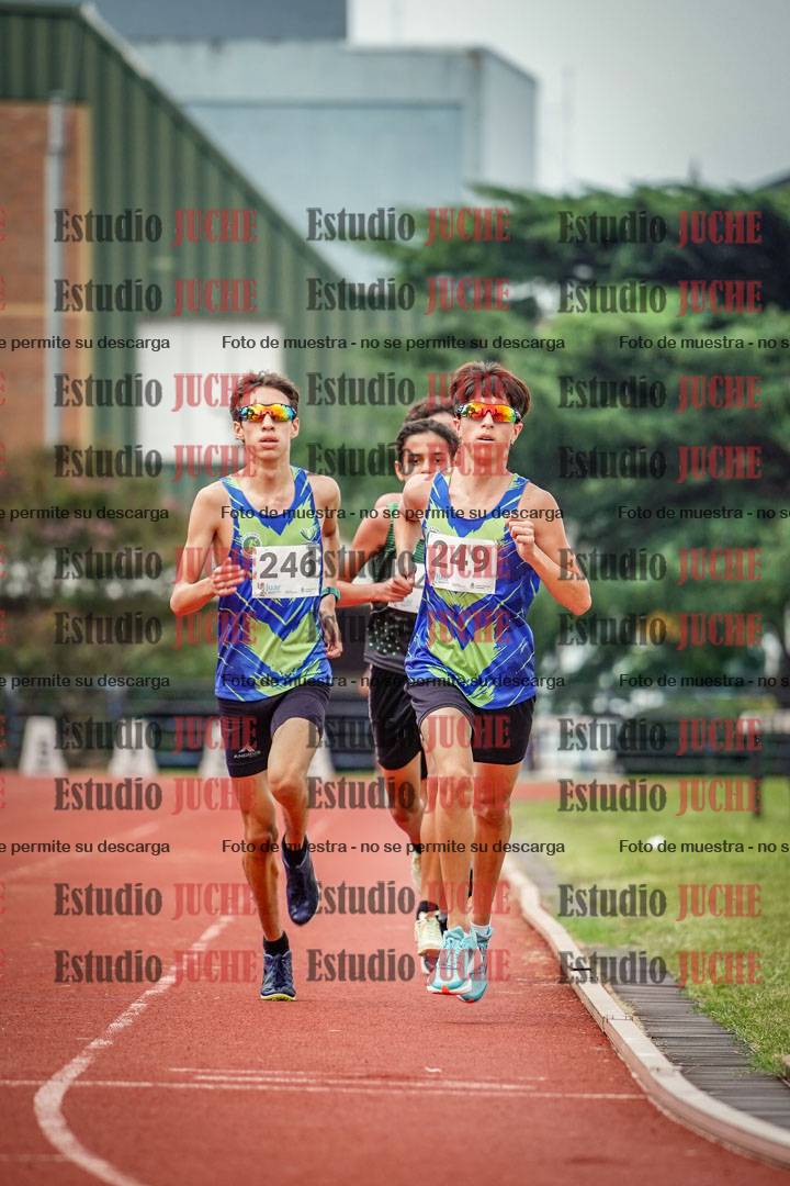 Fotos de los 2400 m de varones