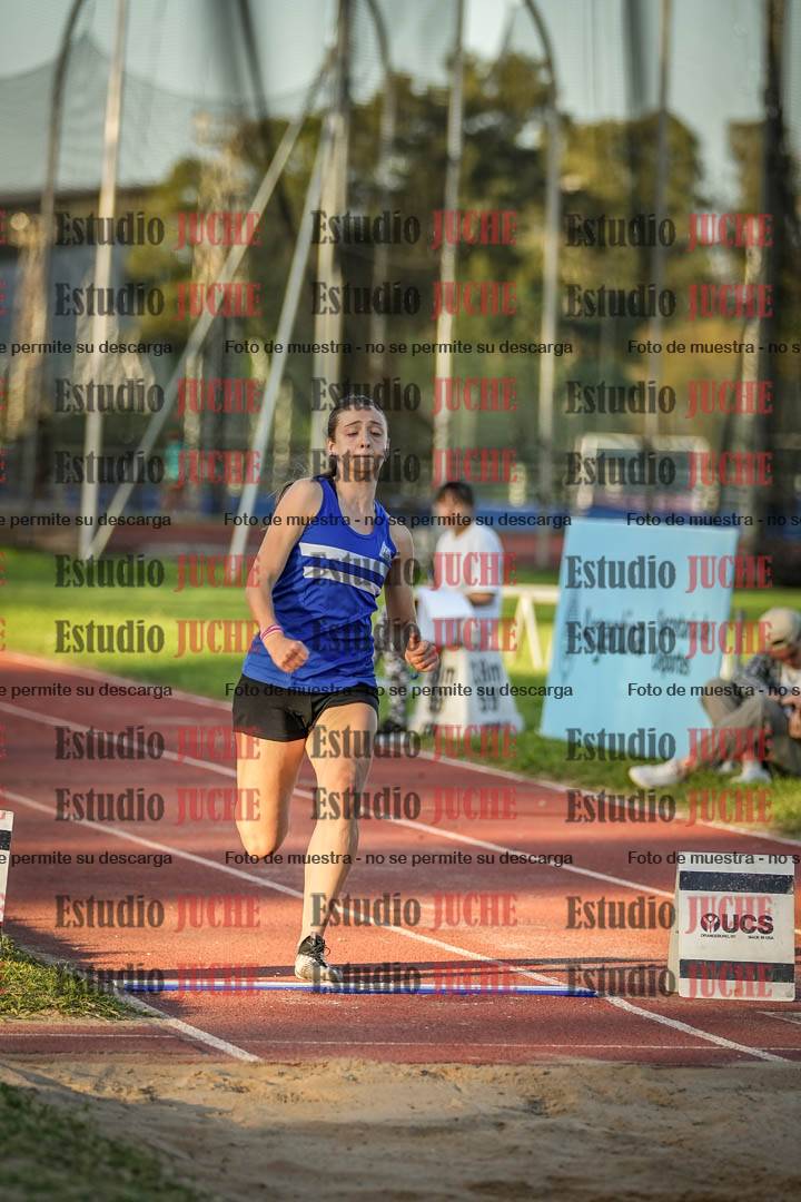 Fotos del salto en largo de mujeres