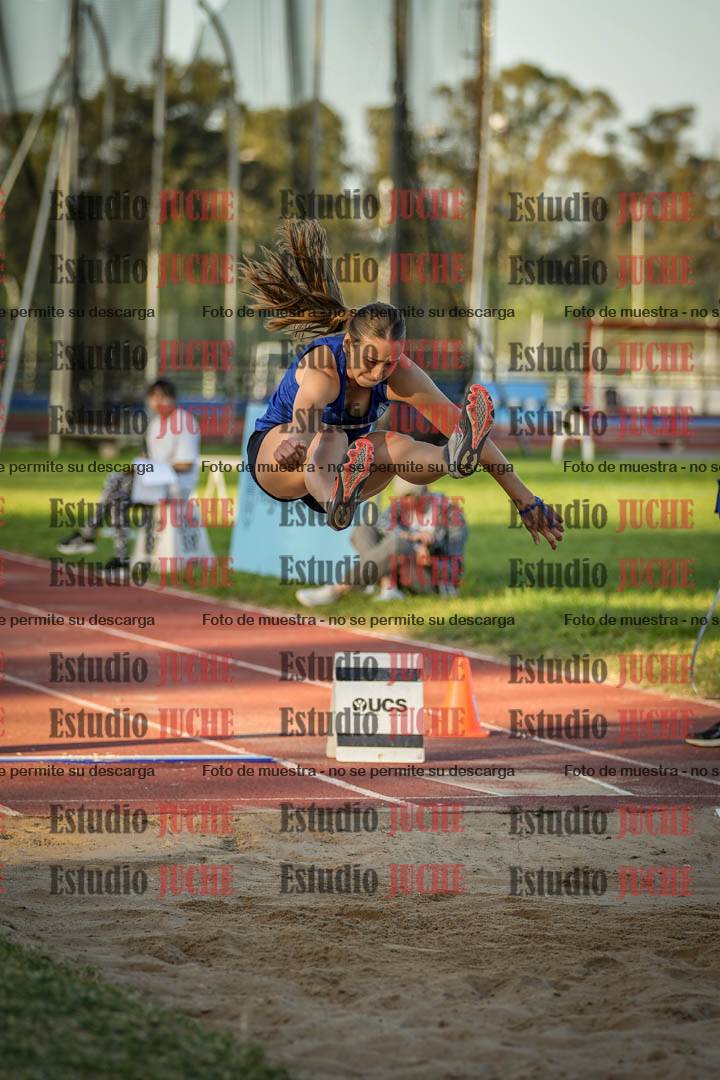 Fotos del salto en largo de mujeres