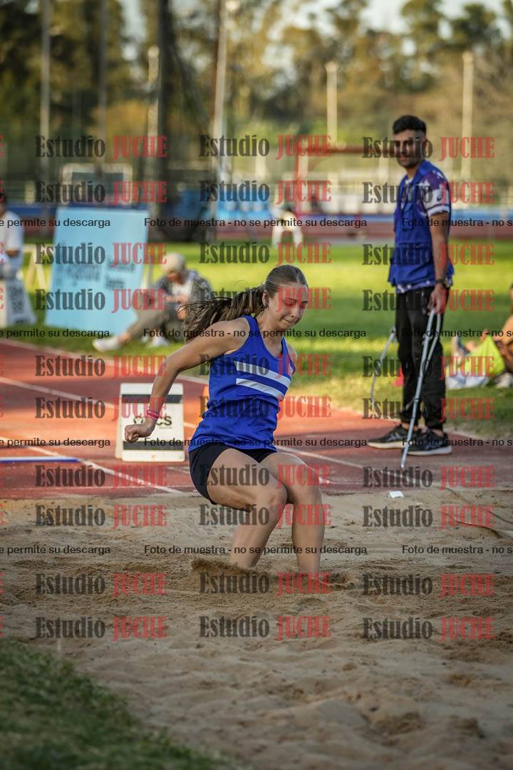 Fotos del salto en largo de mujeres