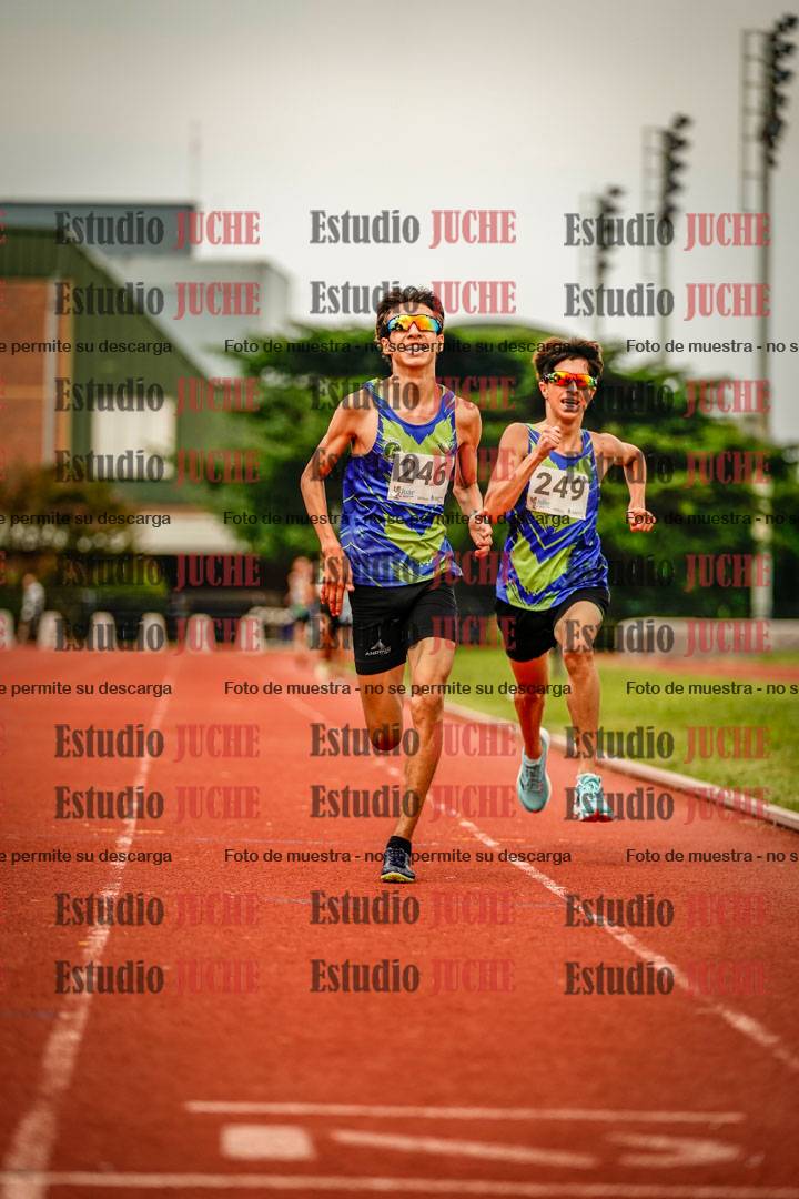 Fotos de los 2400 m de varones