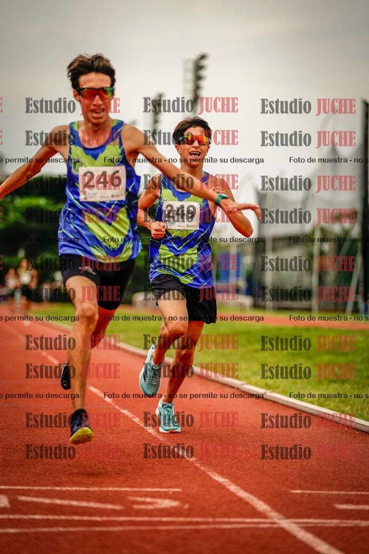 Fotos de los 2400 m de varones