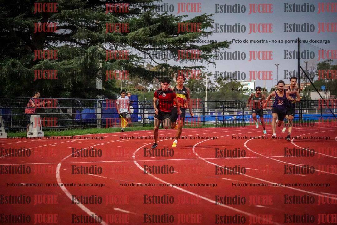 Fotos de las postas 4x100 m de varones