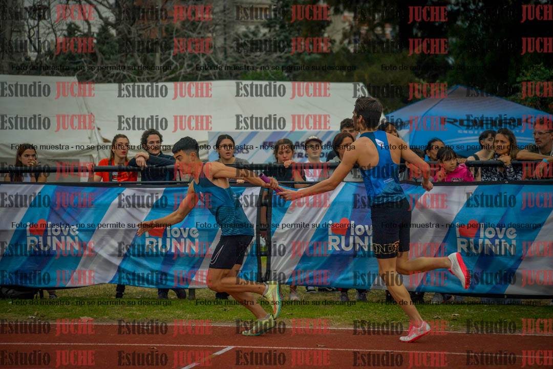 Fotos de las postas 4x400 m llanos de varones
