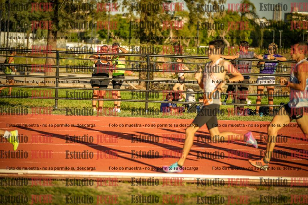 Fotos de los 3000 m llanos de varones