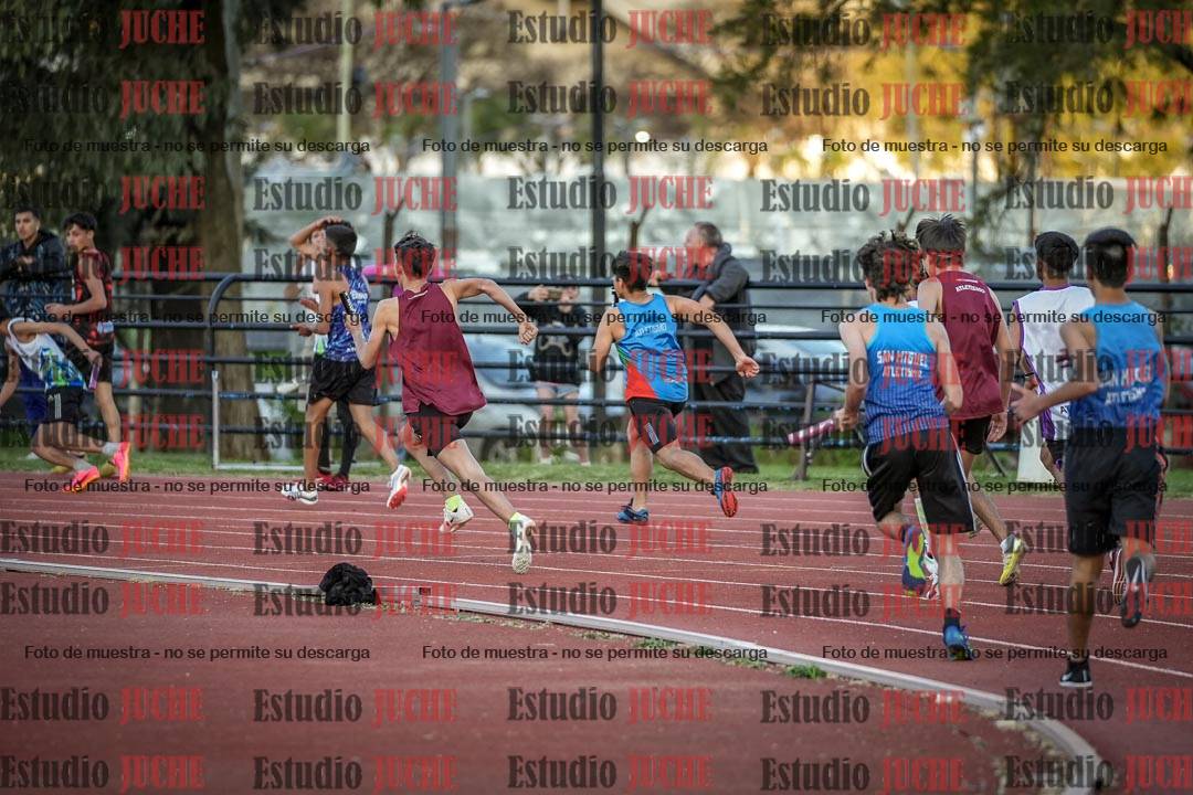 Fotos de las Postas 5x80 m de varones