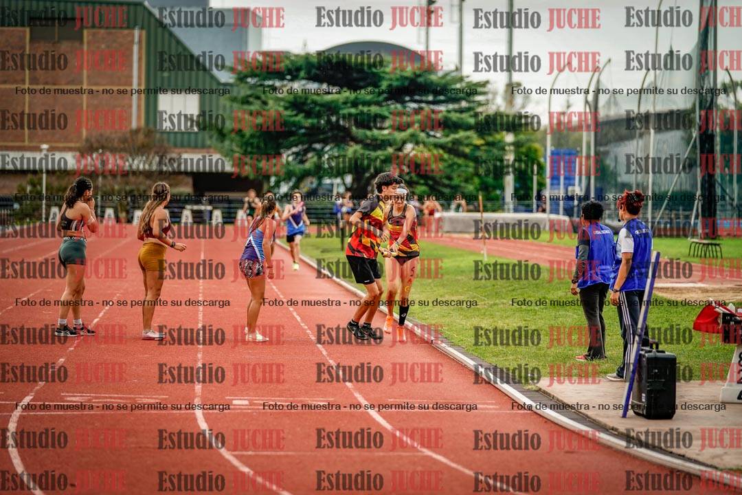 Fotos de los relevos 8x300 m mixtos