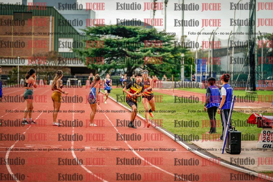 Fotos de los relevos 8x300 m mixtos
