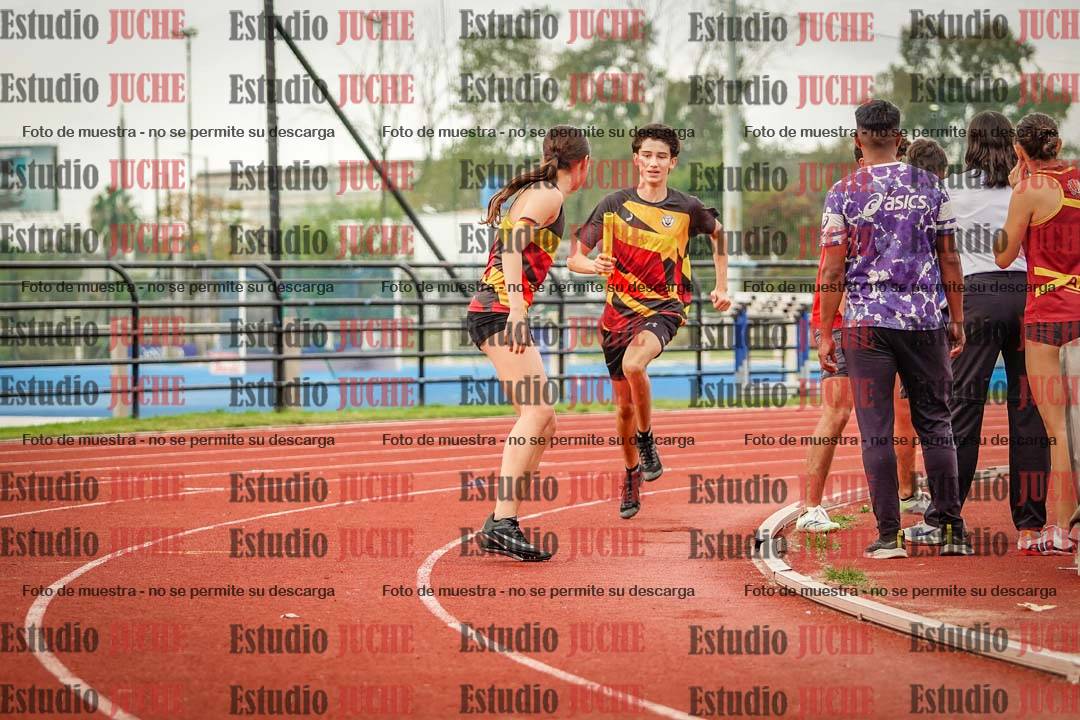 Fotos de los relevos 8x300 m mixtos