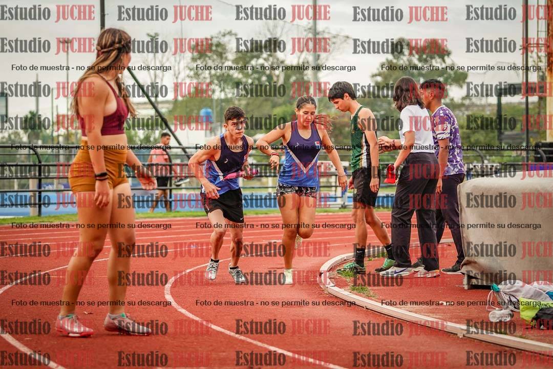 Fotos de los relevos 8x300 m mixtos