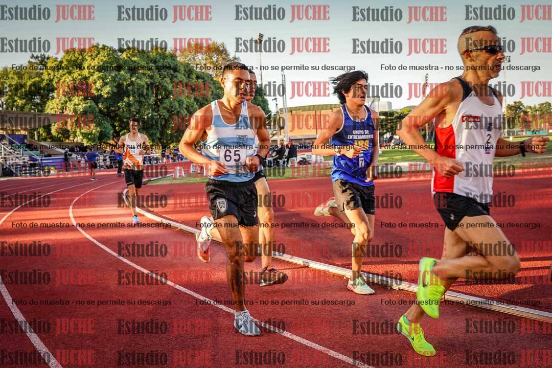 Fotos de los 3000 m llanos de varones