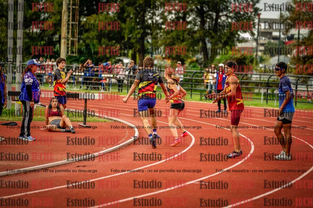Fotos de los relevos 8x300 m mixtos