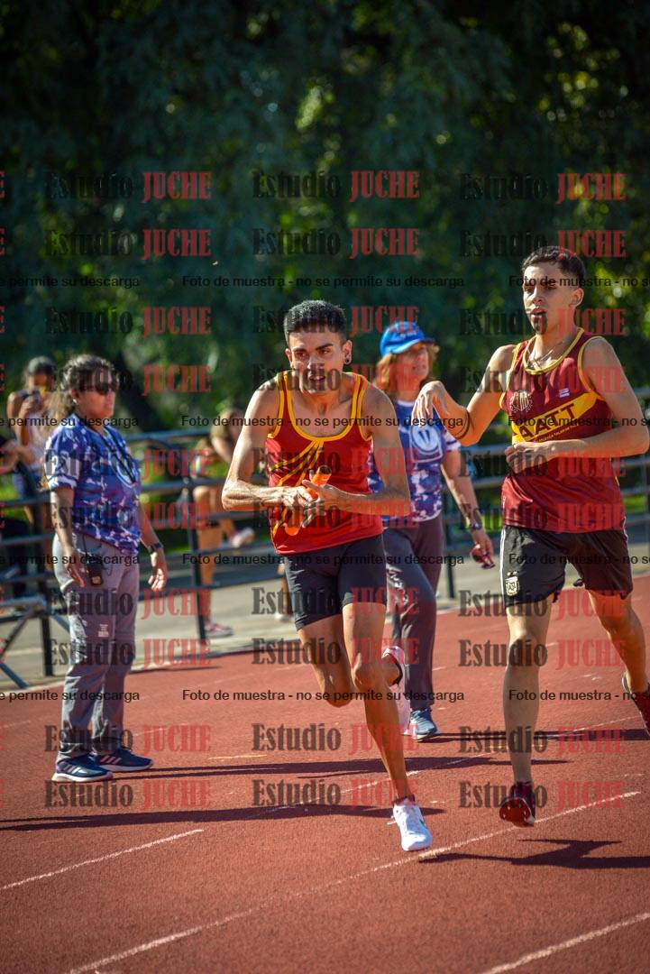 Fotos de las postas 4x400 m llanos de varones