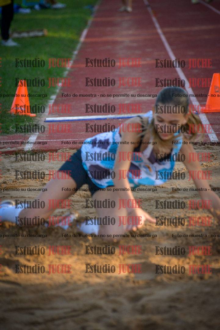 Fotos del salto en largo - mujeres U16