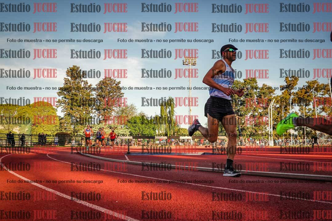 Fotos de los 3000 m llanos de varones