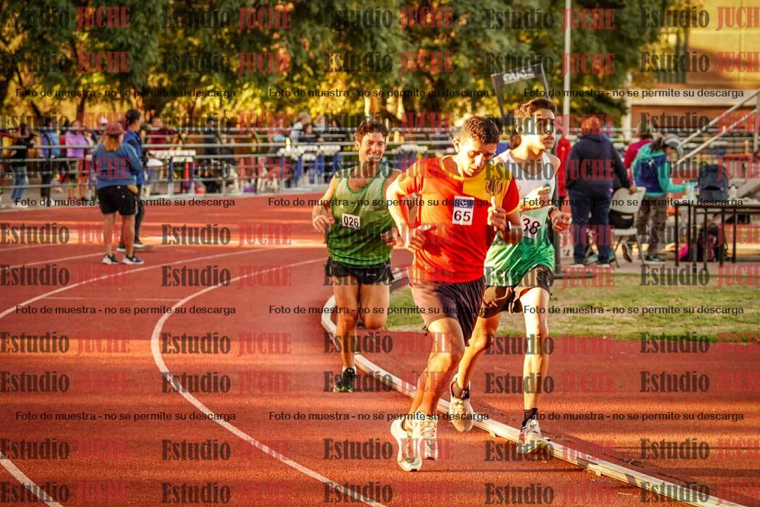 Fotos de los 3000 m llanos de varones