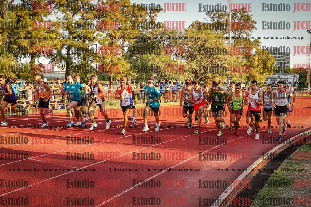 Fotos de los 3000 m llanos de varones
