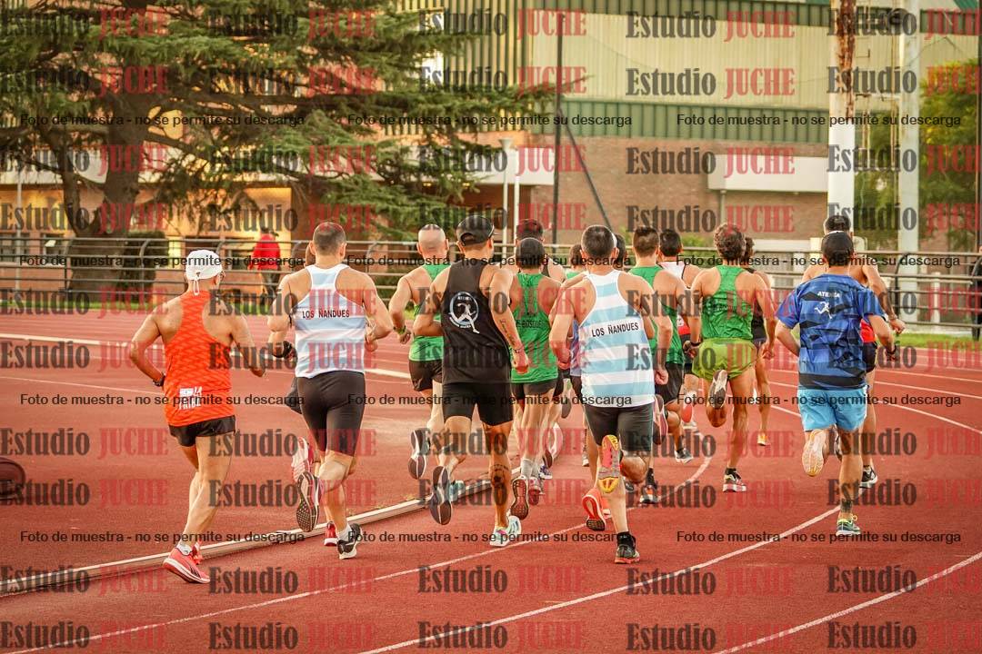 Fotos de los 3000 m llanos de varones