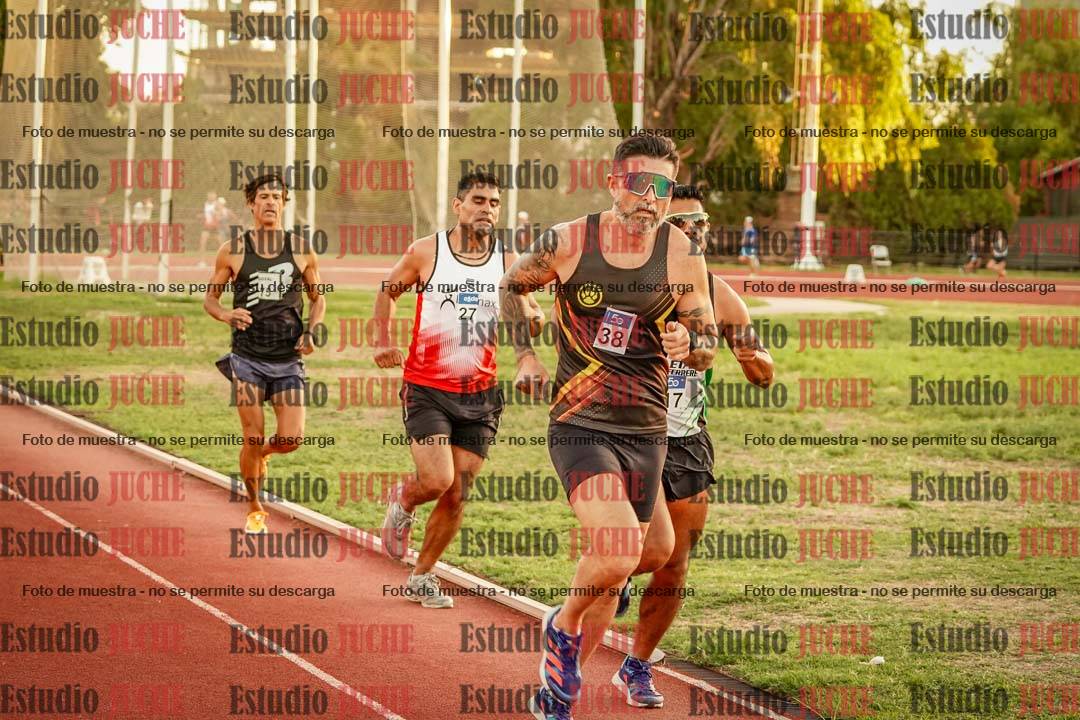 Fotos de los 3000 m llanos de varones