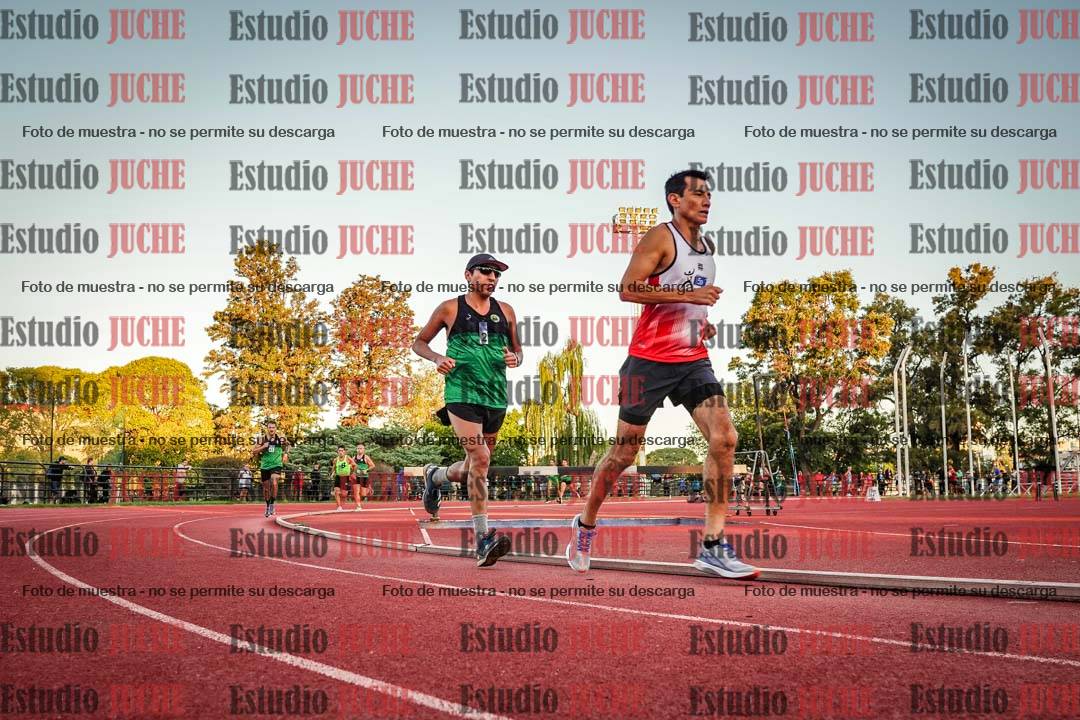 Fotos de los 3000 m llanos de varones