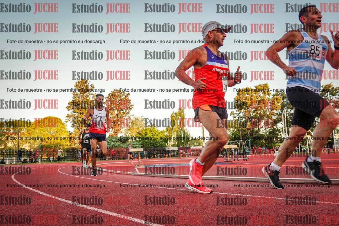 Fotos de los 3000 m llanos de varones
